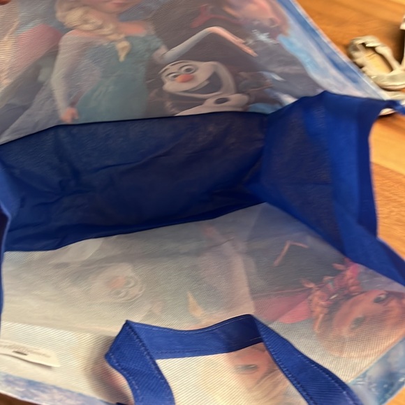 Baby New! Girls Yosi Samra Silver Ballet Flat 
6C comes with Frozen tote New. - Picture 5 of 10